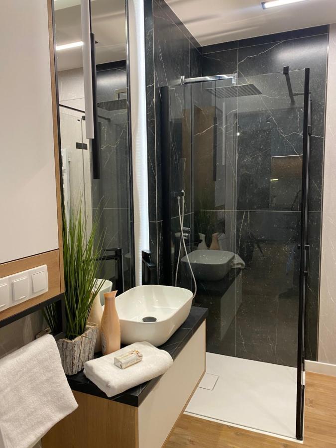 Family & Business Elegant Apartments Kadzielnia, Ul Zgody, Stadion Korona, Wdk -1 Bedroom, Terrace, Garage - New! Kielce Ngoại thất bức ảnh
